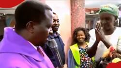 Kenyans React to Video of Pastor 'Speaking to Chicken' in Church: "Anaifinya Kwa Koo"