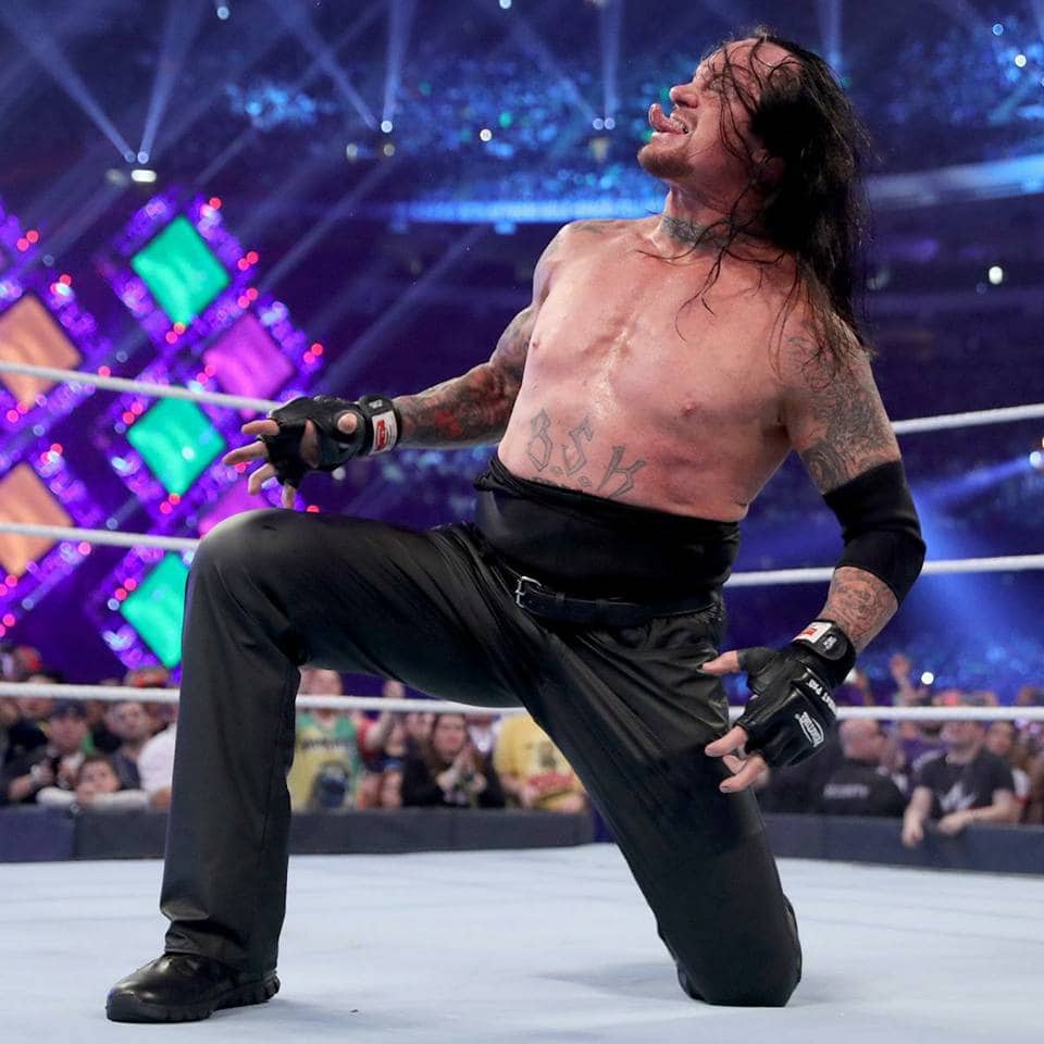 Nguli wa WWE, The Undertaker astaafu baada ya karne tatu uwanjani