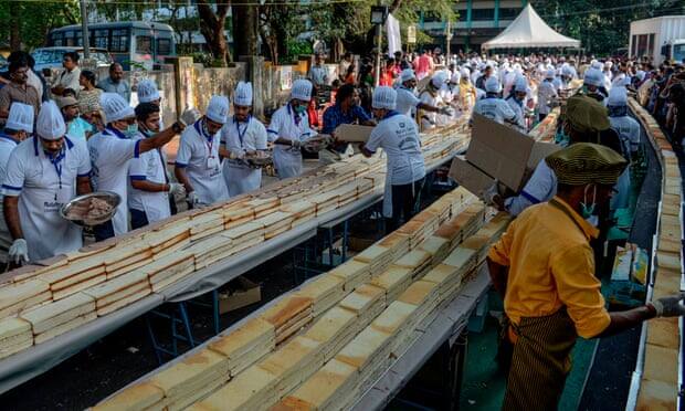 1,500 bakers, chefs make world's longest cake measuring over 6km long