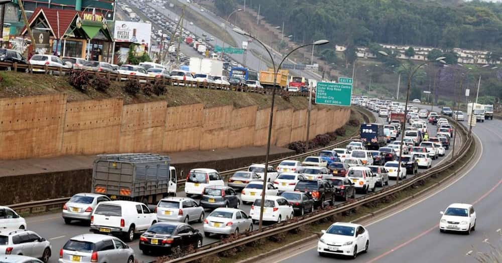 FALSE: This video of a motorist's phone being snatched was not taken on Kenya's Thika Superhighway, by PesaCheck