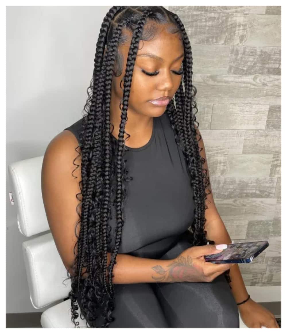 Large Knotless Braids with Curly Ends