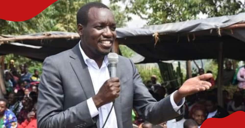 Governor Simba Arati speaking at a public function in Kisii county.