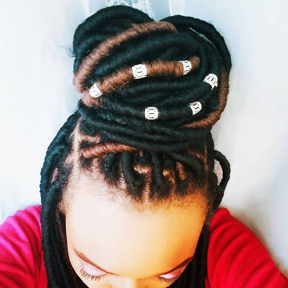 Featured image of post Wool Braids Hairstyles 2018 - Hair extensions is a buzzword for adopting new hairstyles without the fear of losing or damaging hair.