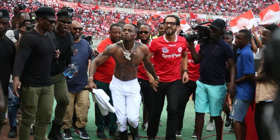 Diamond Platnumz nearly hurt after excited fan jumps on him during performance
