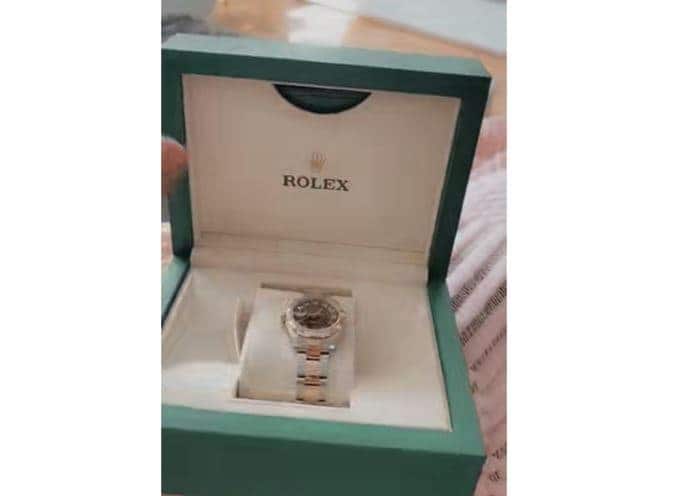 Man gives his wife brand new Range Rover and Rolex as push present (photos, video)