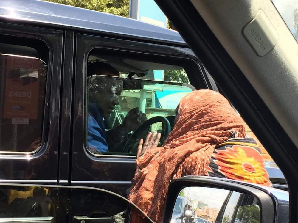 Rais Uhuru akwama katika trafiki jijini Nairobi akiendesha gari lake