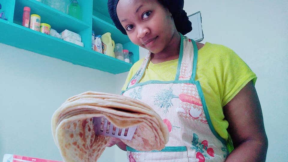 11 gorgeous photos of hot Nairobi girl hailed for her perfect chapati cooking skills