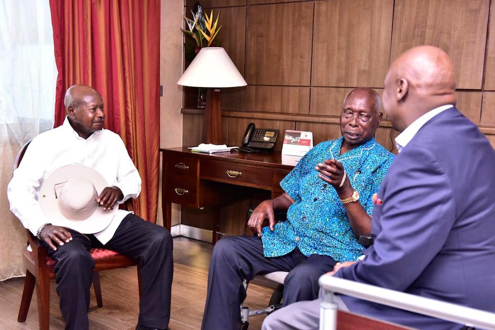 Rais wa Uganda Yoweri Museveni amtembelea Rais mstaafu Daniel Moi