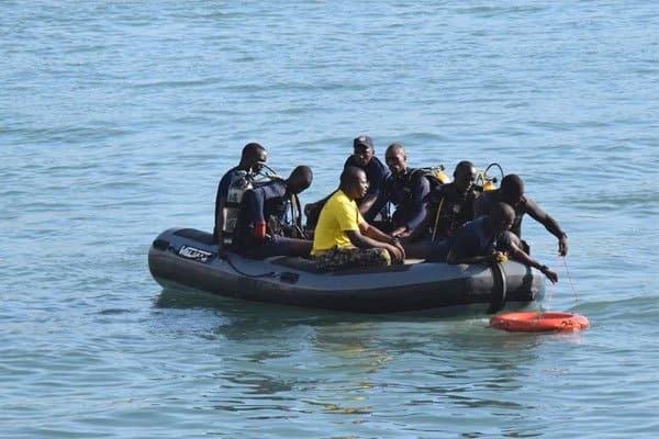 Kenya Navy divers retrieve body of man whose car plunged into Indian Ocean