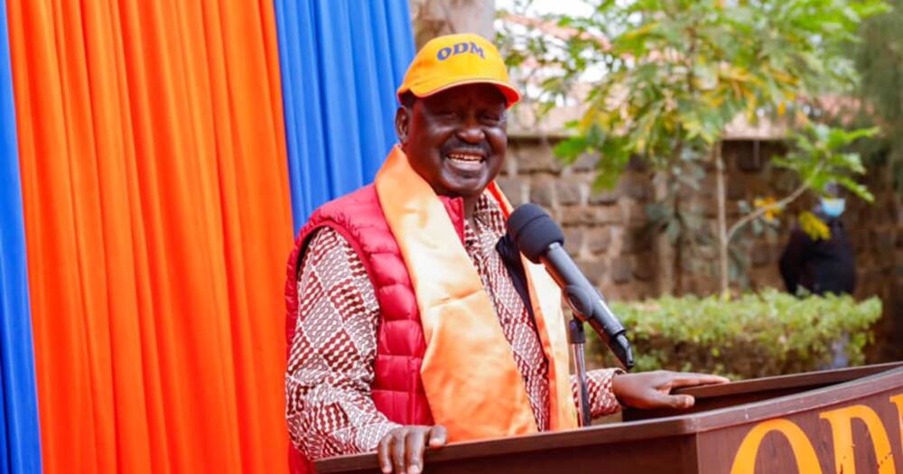 Raila Adinda Kuzungumza na Wanahabari Akiwasili Serena Kwenye Mkutano wa Kumchagua Mgombea Wenza