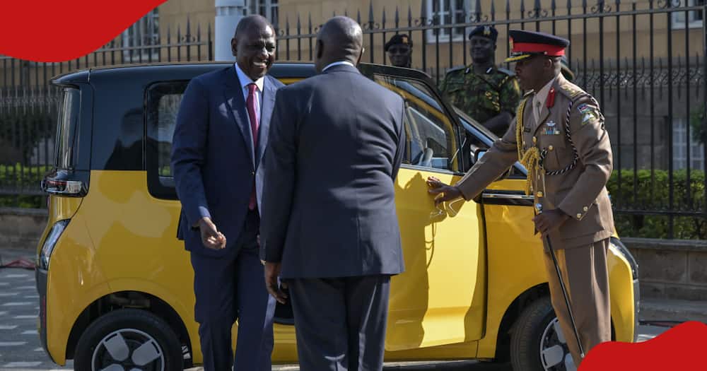 William Ruto disembarks from a electric car during climate summit bin Nairobi.