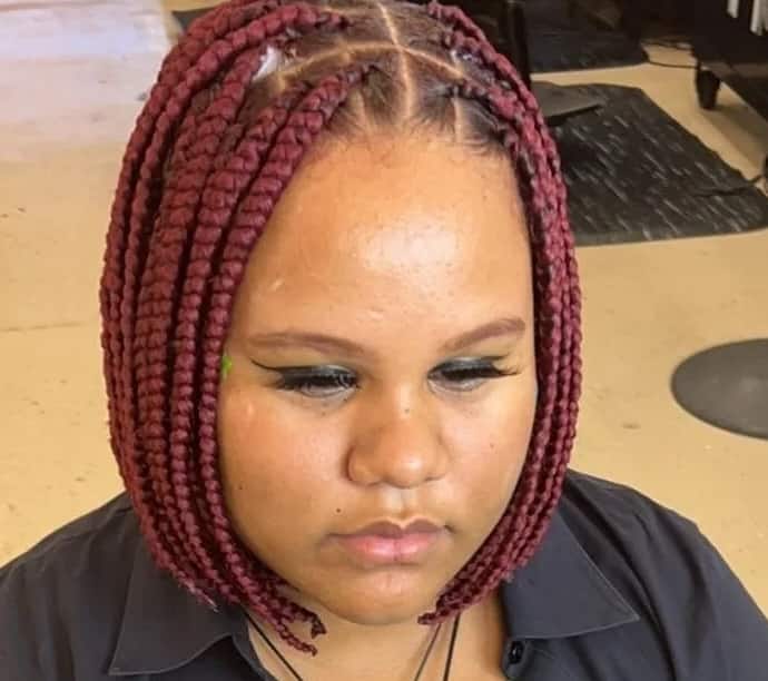 20 trendy burgundy knotless braids you should try out in 2023