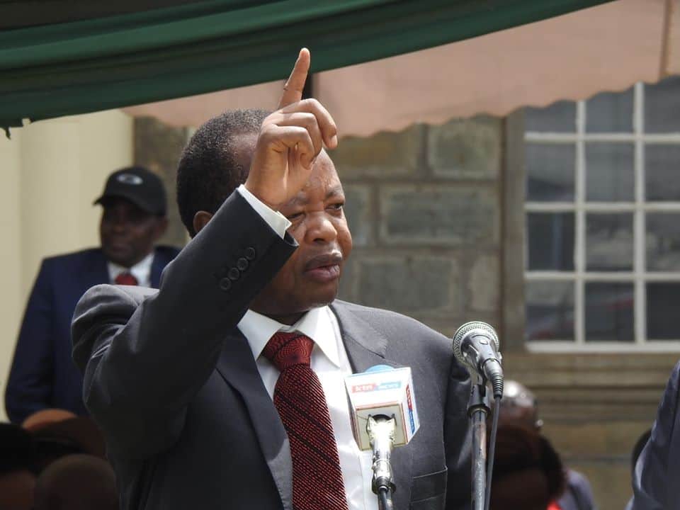 Doktari: Gideon Moi demonstrates how KANU's one finger salute will stop coronavirus spread