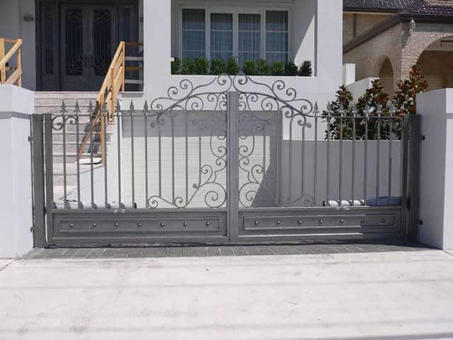 Aluminium gate design