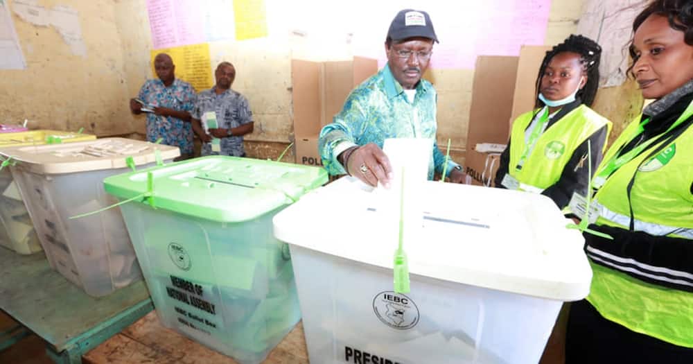 Wiper leader Kalonzo Musyoka casts his presidential vote.