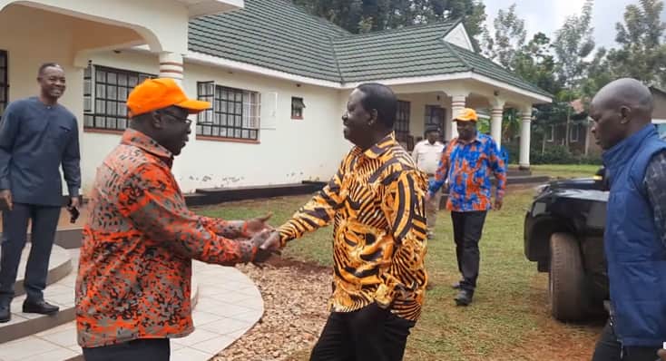 Khwisero MP Christopher Aseka (l) and ODM leader Raila Odinga (r).