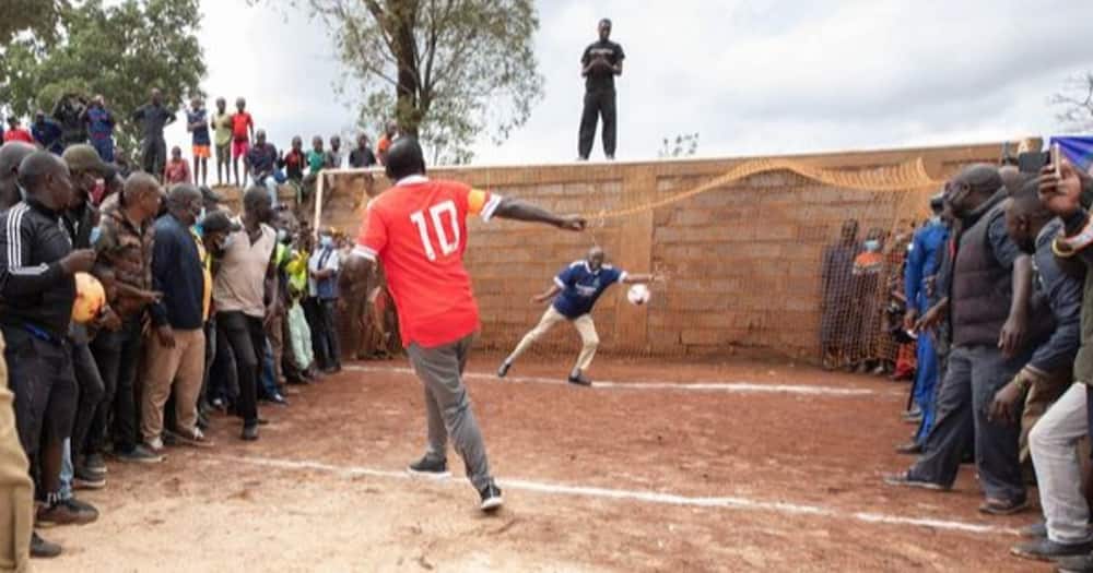 Raila Odinga scores classy penalty at Ziwani.