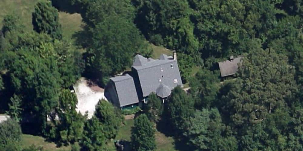 Where does Dave Chappelle live?