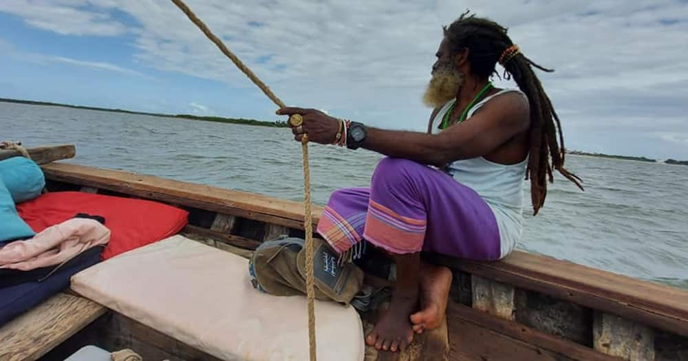 Bichi boyi maarufu wa Kaunti ya Lamu Omar Lali akiwa kazini. Picha: Omar Lali.