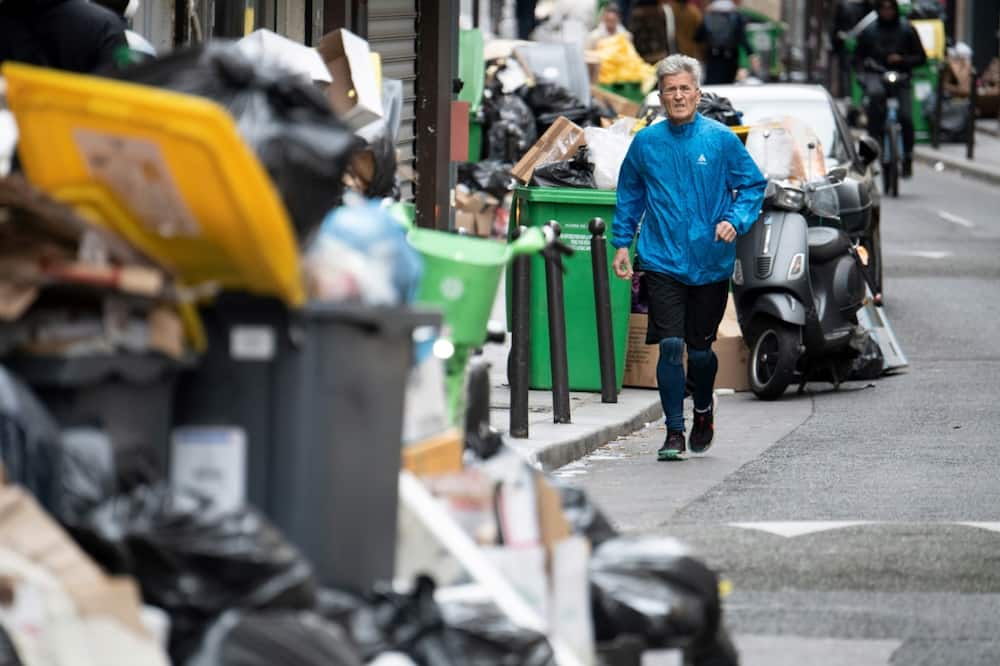 Thousands of tonnes of rubbish have been piling up on Paris pavements