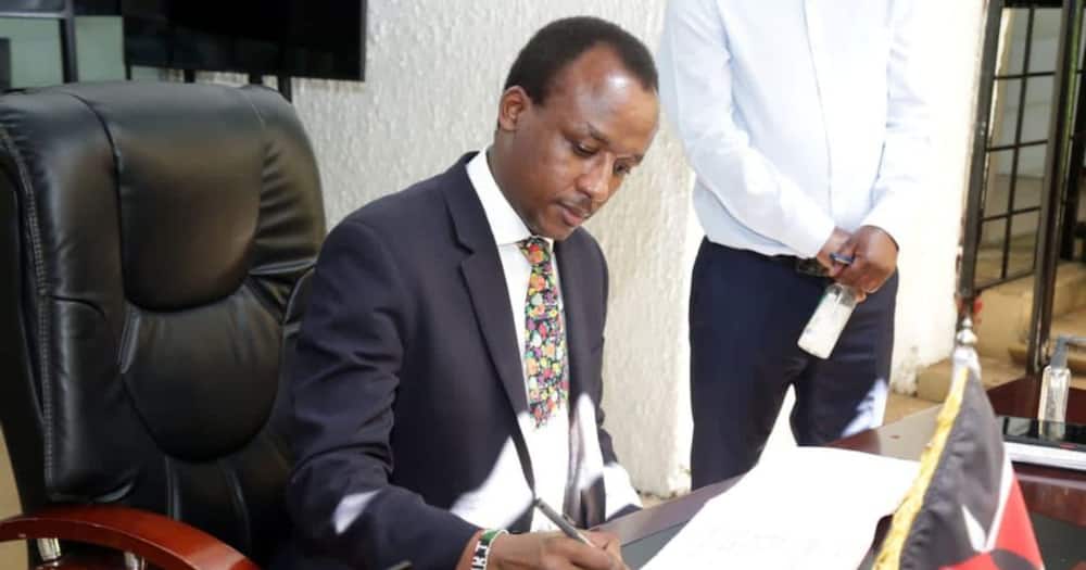 Mutula Kilonzo told Kipkorir that his tweet against small cars owners was offensive.