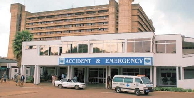 Nairobi woman denied treatment at KNH for failing to raise KSh 1k, spends night outside gate