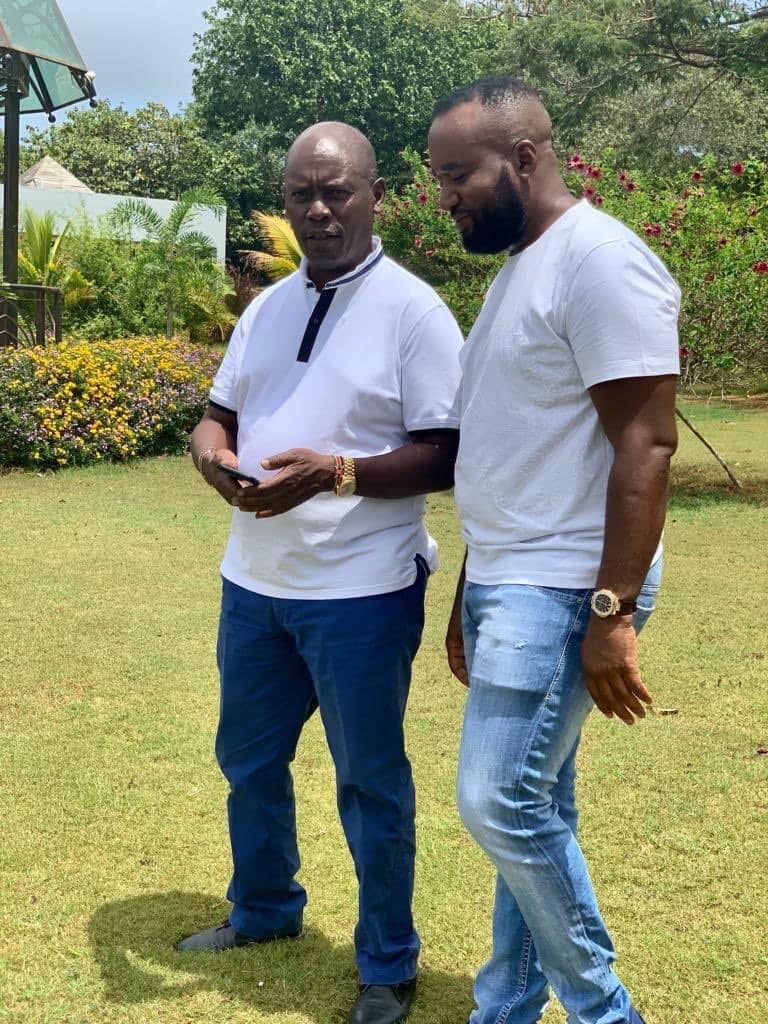 Joho and Kabogo catch contagious handshake fever, agree to put aside political rivalry