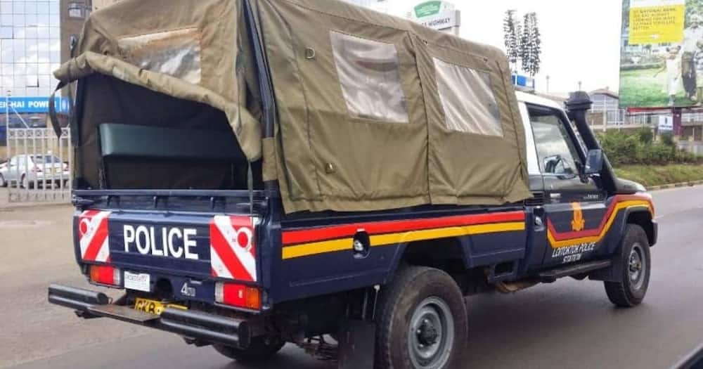 Polisi Wawili Wakamatwa Baada ya Kumvamia na Kumwibia Mwanafunzi