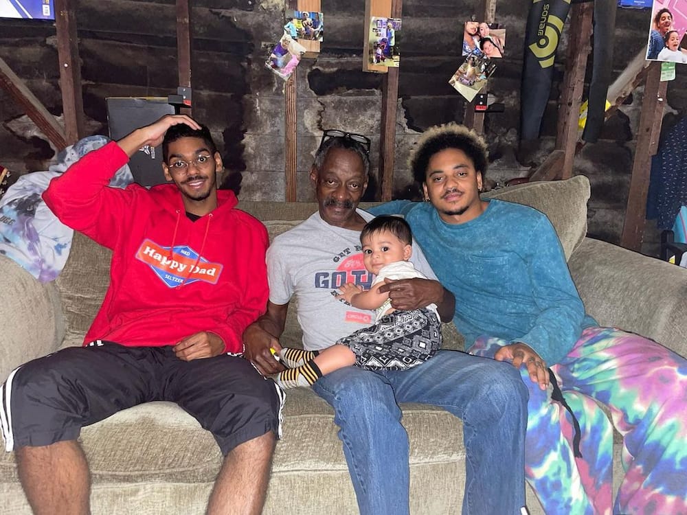 Julian Corrie Broadus: 10 quick facts about Snoop Dogg's son - Tuko.co.ke