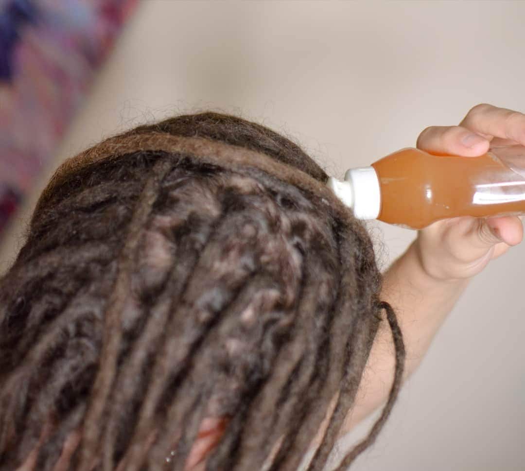 How to use ACV wash for locs and its effectiveness 