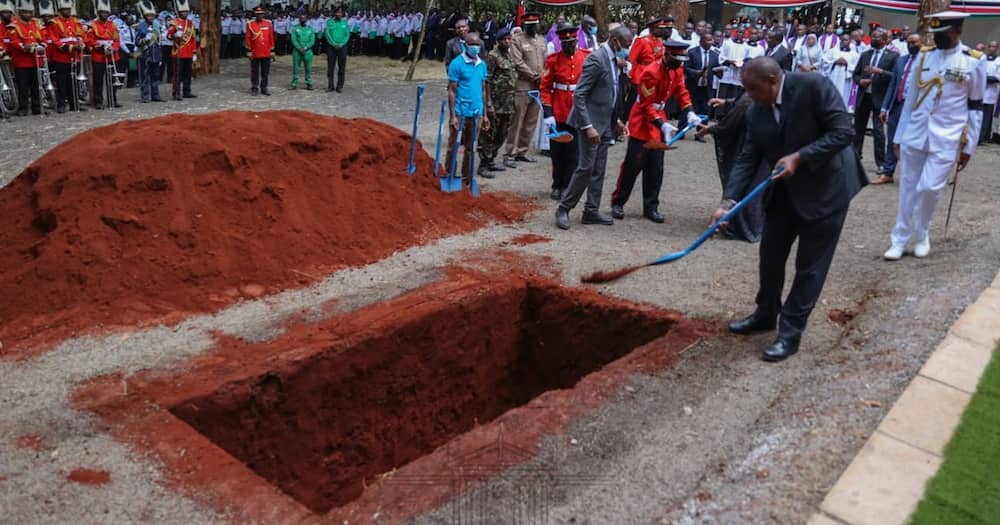 National Anthem, 19-Gun-Salute as Mwai Kibaki's Body is Laid to Rest in Othaya.