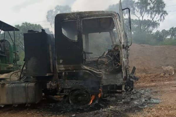 Lamu: Al-Shabaab militants blow up vehicles, excavator at construction site