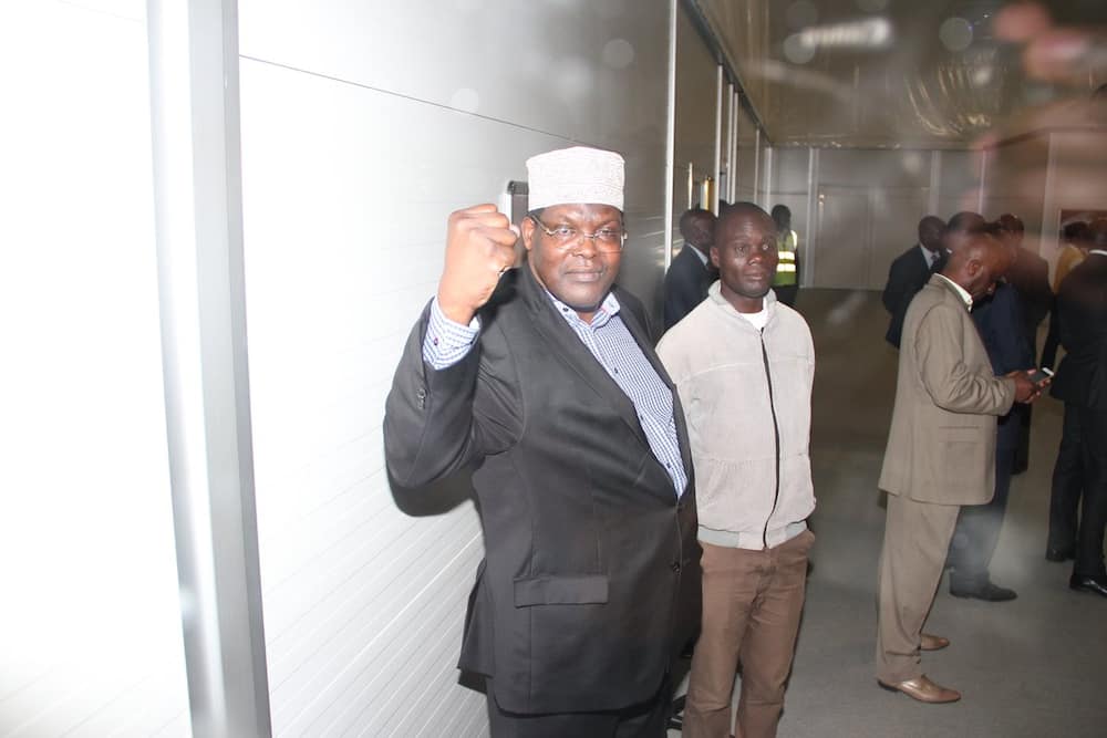 Moses Kuria: Miguna Miguna aruhusiwe kuingia Kenya