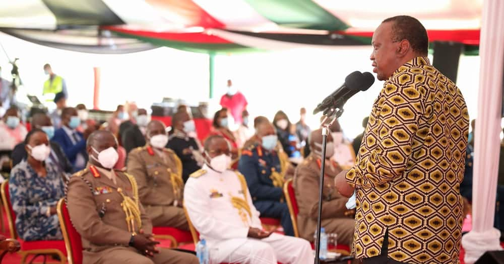 William Ruto hits out at Uhuru Kenyatta over stalled projects: "I am not drunk"