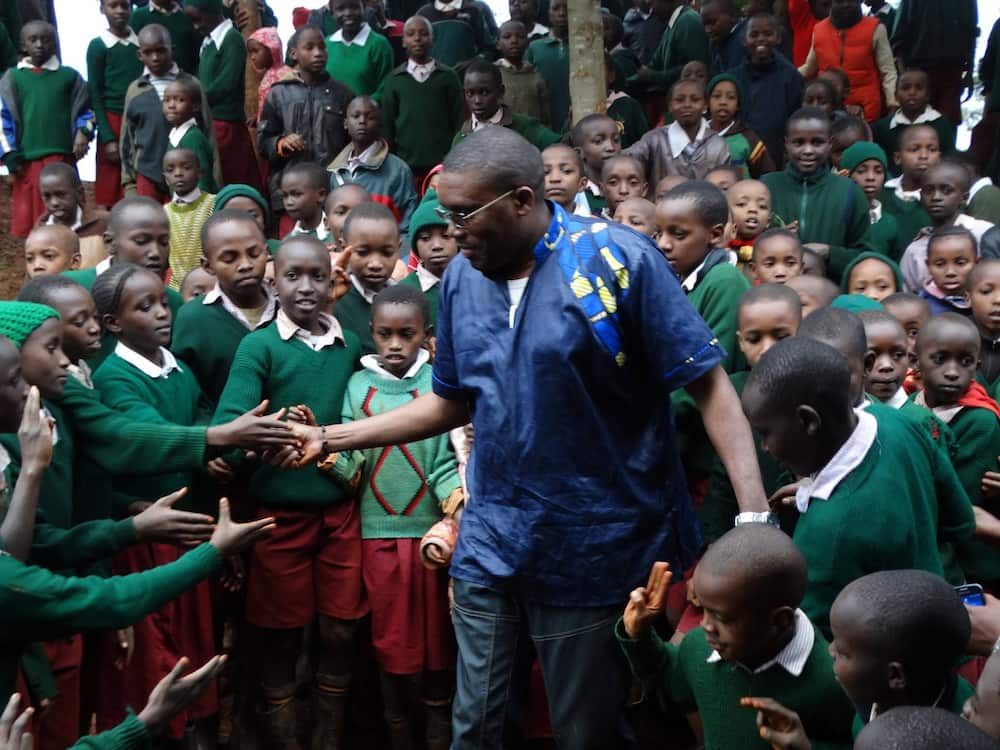 Kabando Wa Kabando interacting with primary school pupils.