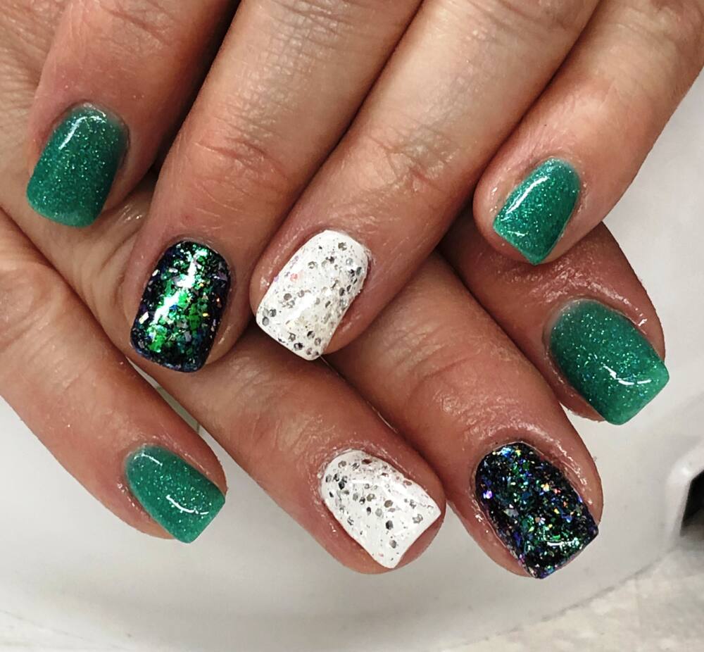 Green and white St. Patrick's Day nail design