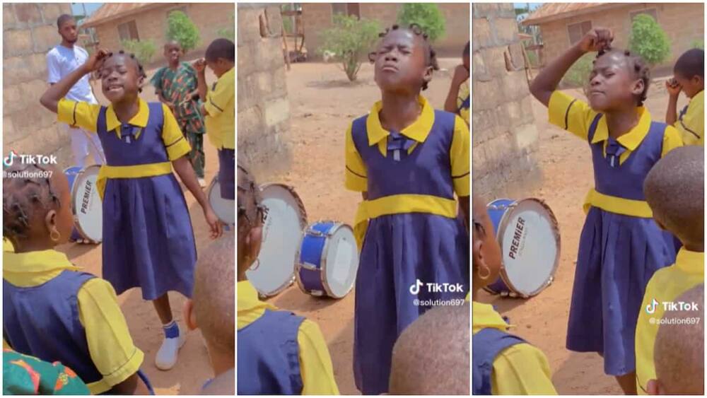 Kids praying on the assembly ground. Photo: @solution697.