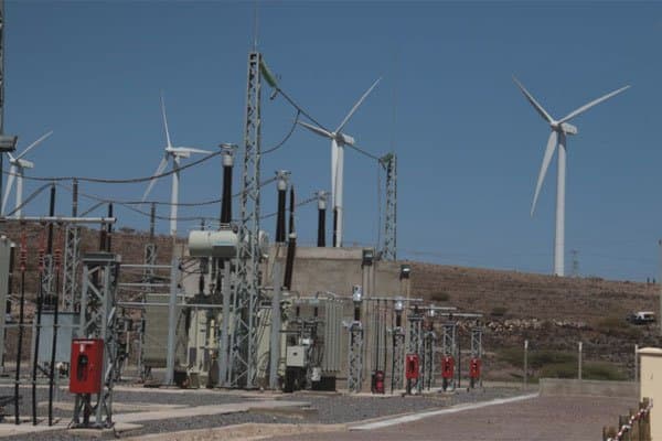 Uhuru Kenyatta commissions Africa's largest wind power project