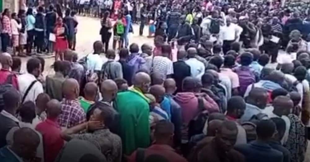 nairobi-crisis-at-g4s-offices-as-thousands-of-kenyans-turn-up-for