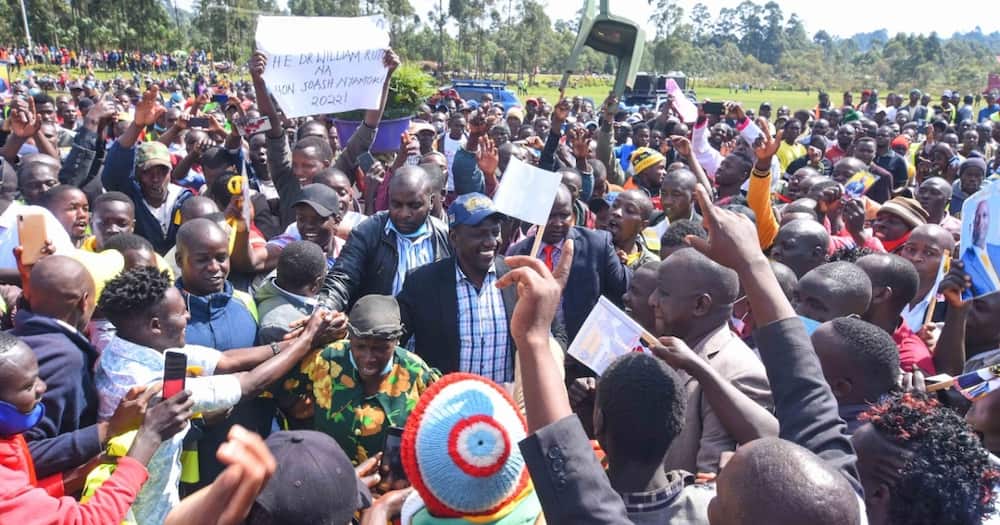 William Ruto receives heroic welcome in Nyamira: "Nawapenda sana"