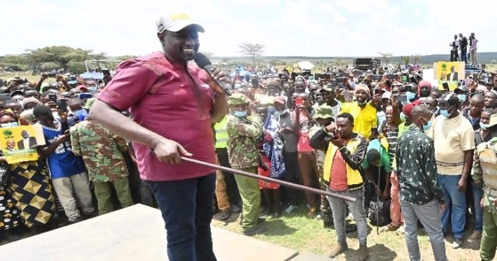 Deputy President William Ruto gave the woman 100k to boost her business.