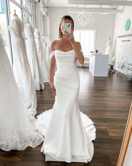 25 stylish crepe material styles for wedding dresses for ladies - Tuko ...
