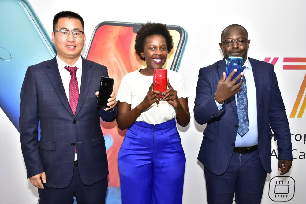 Consumers who pre-order will receive a special gift hamper as an appreciation from selected stores across country. Photo: Huawei