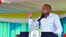 Moses Kuria Aapa Kuwanyorosha Wafanyakazi wa Serikali Kuwafuta Wanaozembea Kazini: "Ukirega Unaenda"