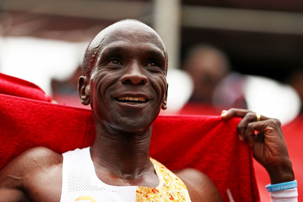 Rais Uhuru Kenyatta ampigia simu Eliud Kipchoge akijiandaa kushiriki INEOS 1:59 challenge