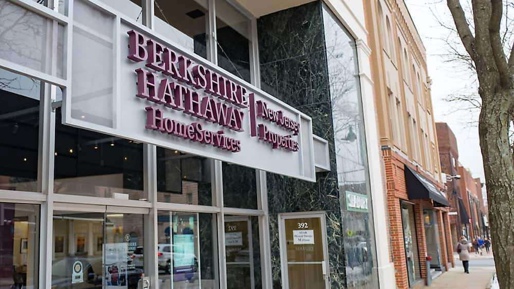 Who owns the most Berkshire Hathaway stock (BRK.A)?