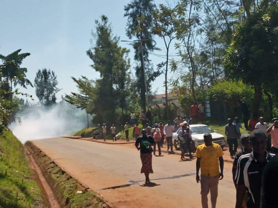 AP officer gets stuck while eating someone's wife in guest house in Vihiga