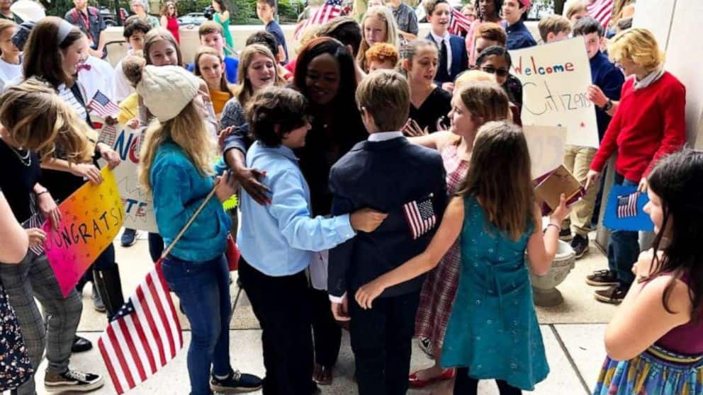Teacher becomes US citizen with students by her side
