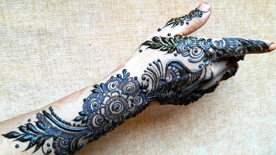 50+ Stunning Mehndi Designs For Your Karwa Chauth