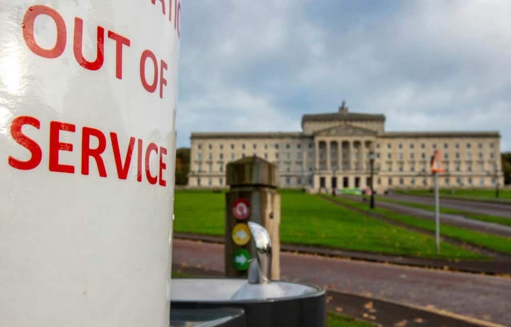 The Northern Ireland assembly in Belfast has been hit by a walk-out by the biggest pro-UK party